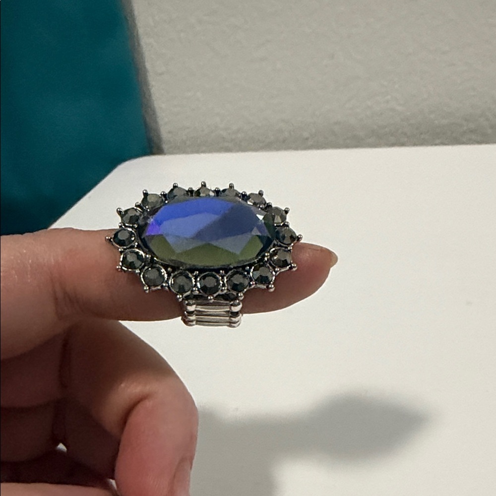 Paparazzi Iridescent Teal Oval Halo Ring - Picture 2 of 7